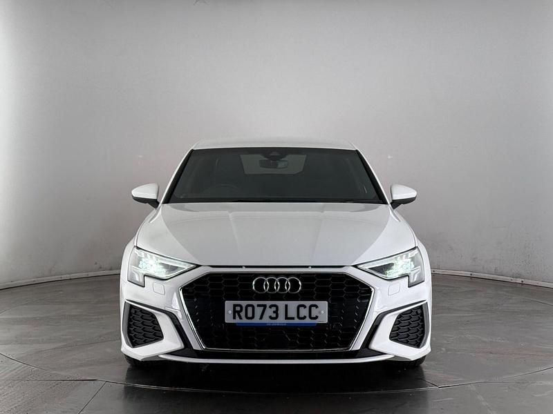 Begagnad Audi A3 S-Line 2023 Vit Sedan