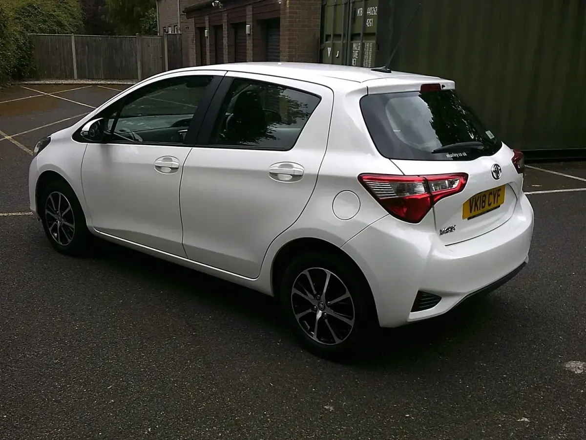 Usado Toyota Yaris 2018 Branco Citadino