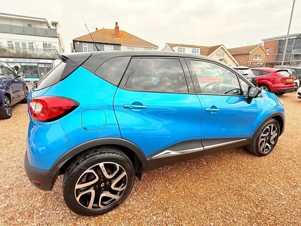 Used Renault Captur Dynamique 90 HP (66 kW) 2015 Blue SUV