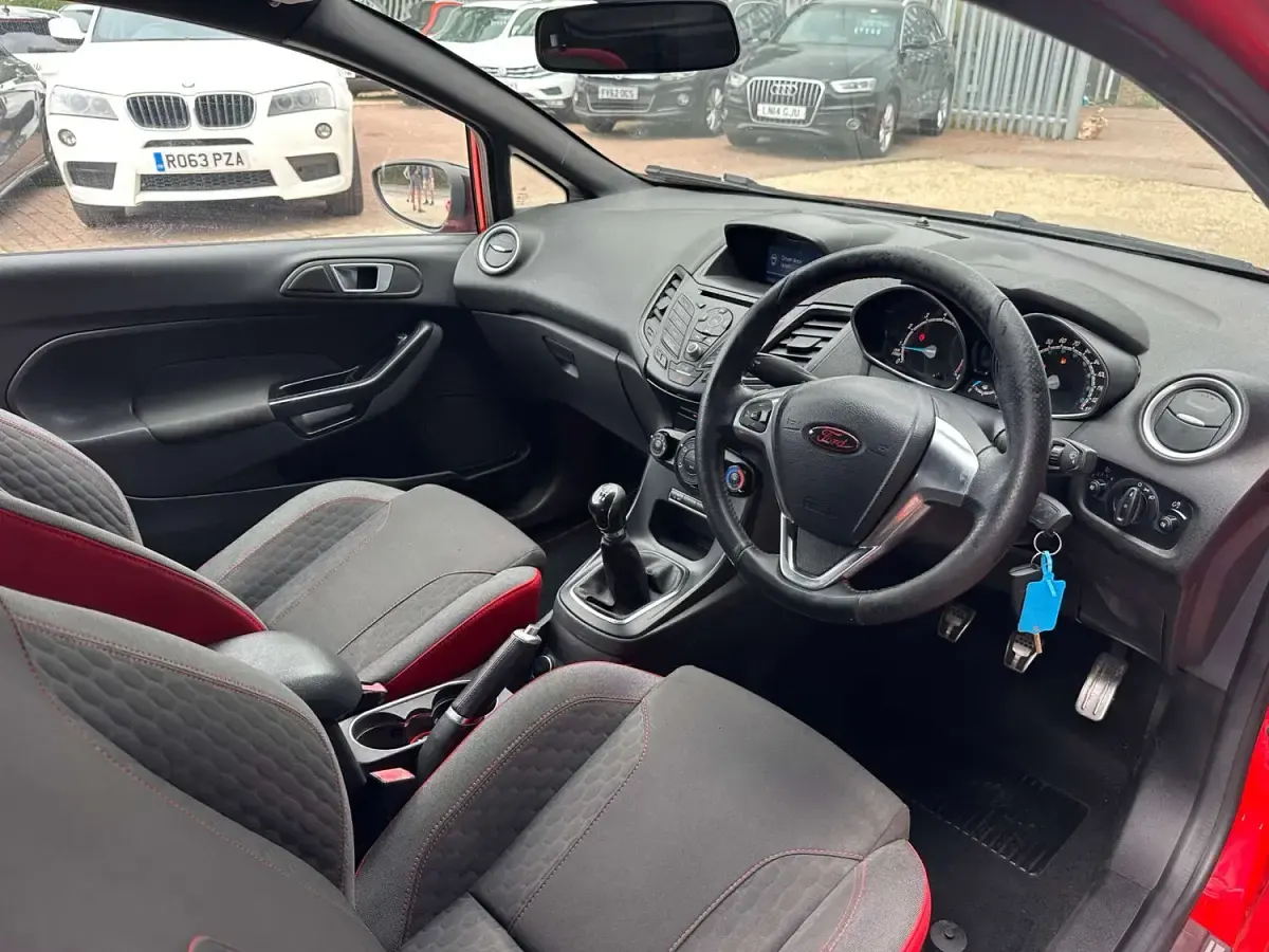 Used Ford Fiesta ST-Line 140 HP (102 kW) 2016 Red Hatchback