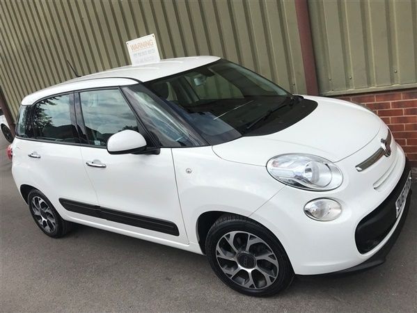 Bossa nova white Used 2017 Fiat 500L Pop Star MPV | £6,495 (Fair price) - Image 1/1