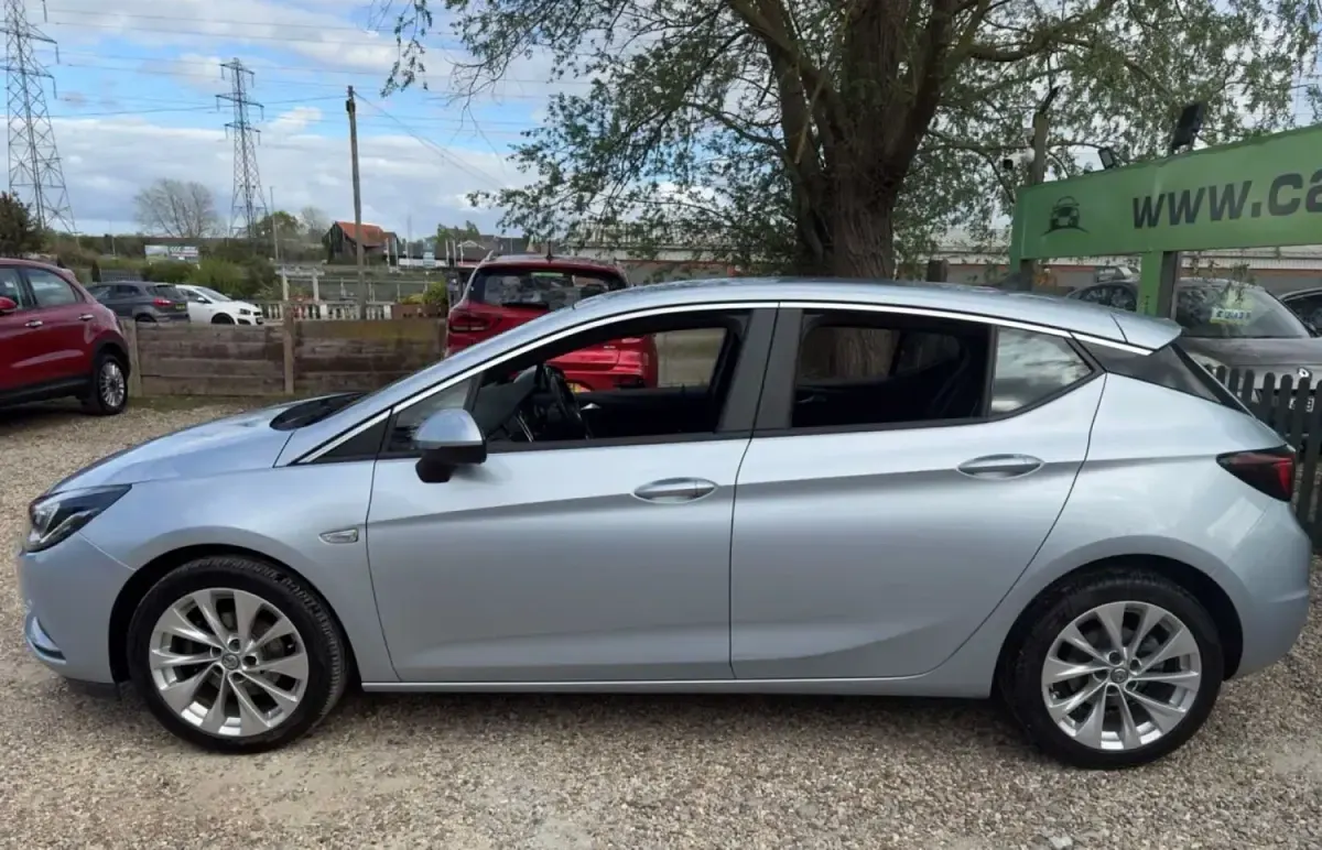 Second-hand Vauxhall Astra 2017 Argintiu Hatchback