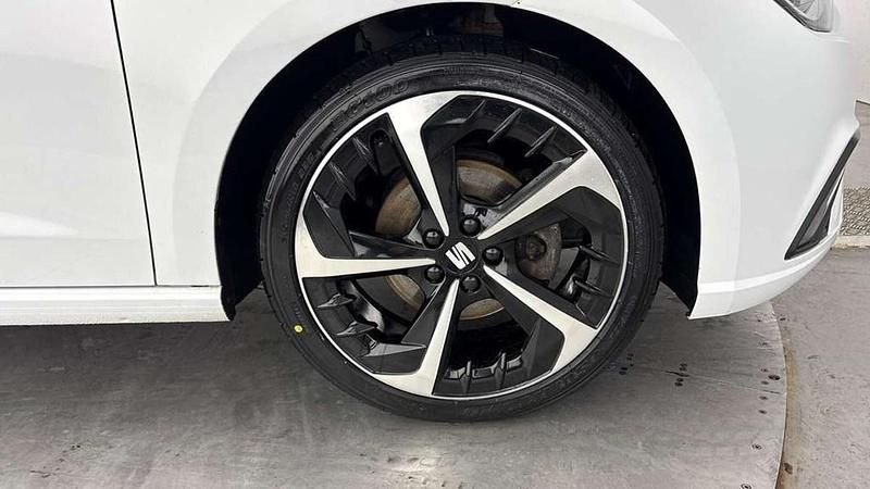 Used Seat Ibiza FR Sport 108 HP (79 kW) 2023 White Hatchback
