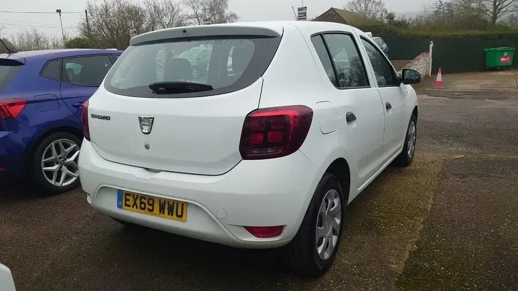 Używany Dacia Sandero Essentiel 90 KM (66 kW) 2019 Biały Hatchback