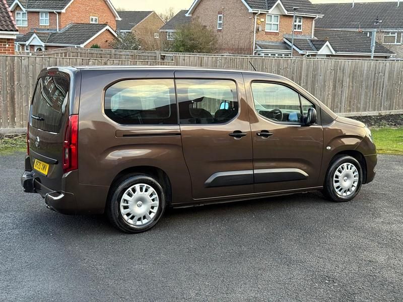 Used Vauxhall Combo Design Edition 110 HP (80 kW) 2020 Brown MPV