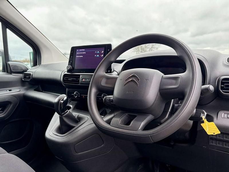 Used Citroën Berlingo 75 HP (55 kW) 2021 White MPV