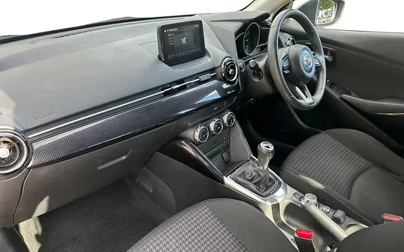 Usado Mazda 2 90 HP (66 kW) 2019 Cinzento Citadino
