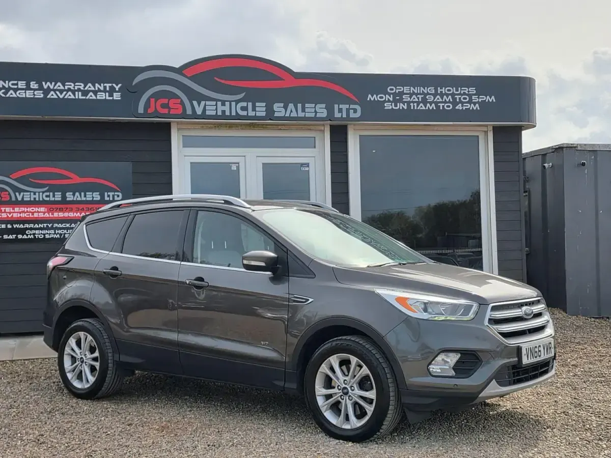 Usado Ford Kuga Titanium 180 HP (132 kW) 2016 Cinzento SUV