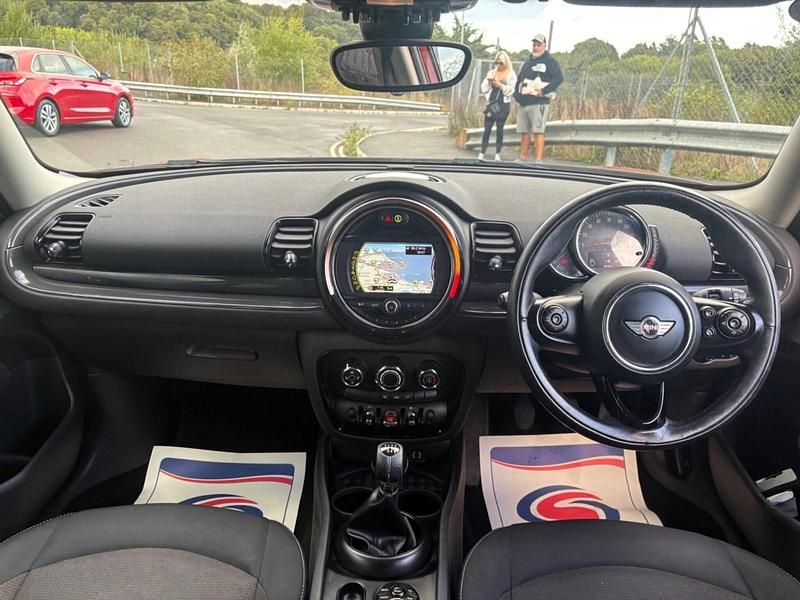 Used Mini Cooper Clubman 150 HP (110 kW) 2016 Red Estate