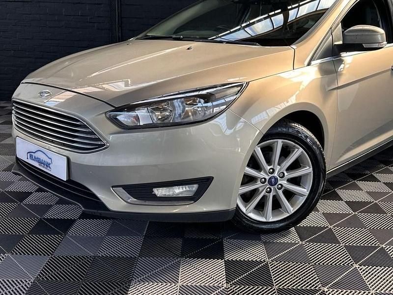 Used Ford Focus Titanium 120 HP (88 kW) 2015 Silver Hatchback