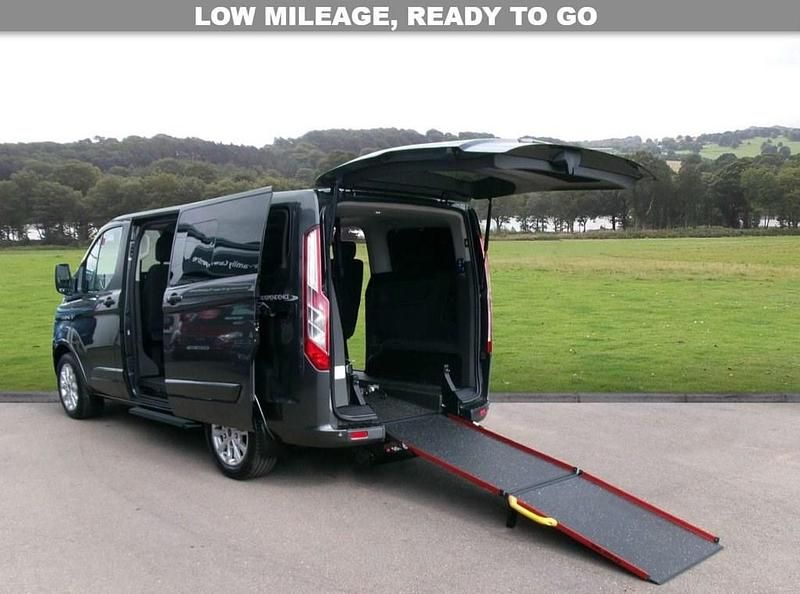 Used Ford Tourneo Titanium 130 HP (95 kW) 2019 Grey MPV