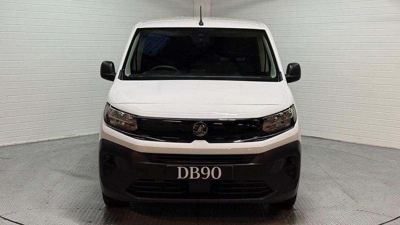 Second-hand Vauxhall Combo S 101 CP (74 kW) 2024 Alb Monovolum