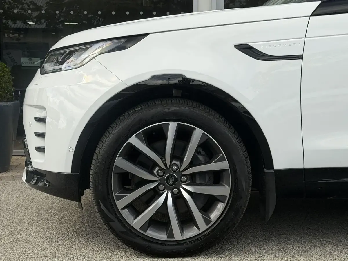 Used Land Rover Discovery SE Dynamic 350 HP (257 kW) 2024 White SUV
