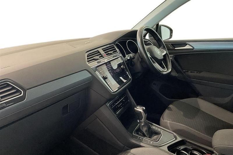 Begagnad VW Tiguan Active 150 HK (110 kW) 2022 Grå SUV