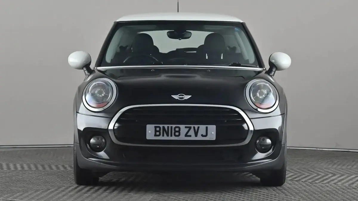 Begagnad Mini Cooper 136 HK (100 kW) 2018 Svart Halvkombi