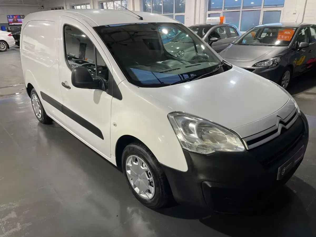 Used Citroën Berlingo 75 HP (55 kW) 2019 White MPV