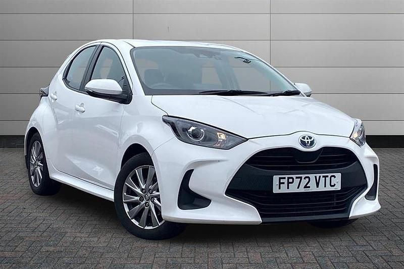 White Used 2023 Toyota Yaris Hybrid Hatchback | £17,995 (Fair price) - Image 1/3