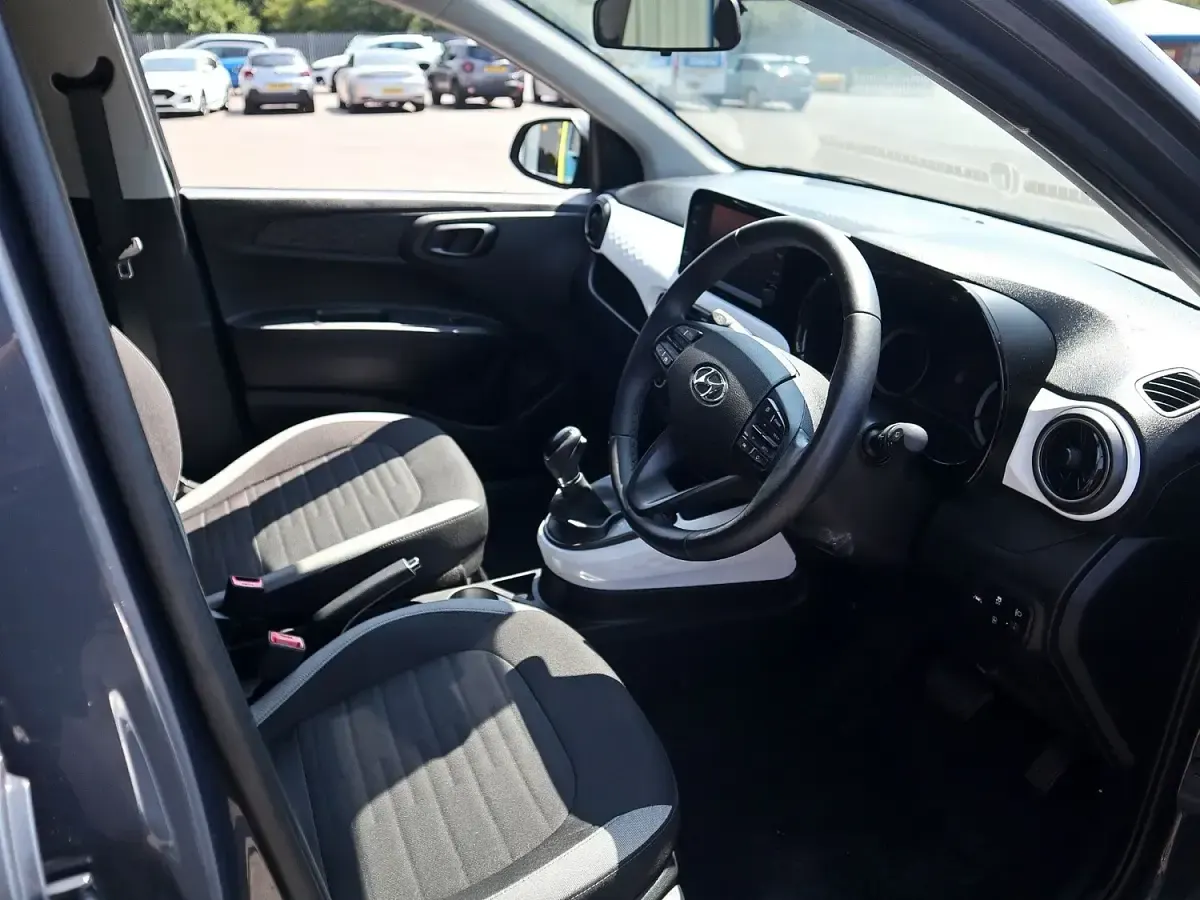 Used Hyundai i10 Premium 67 HP (49 kW) 2023 Grey Hatchback