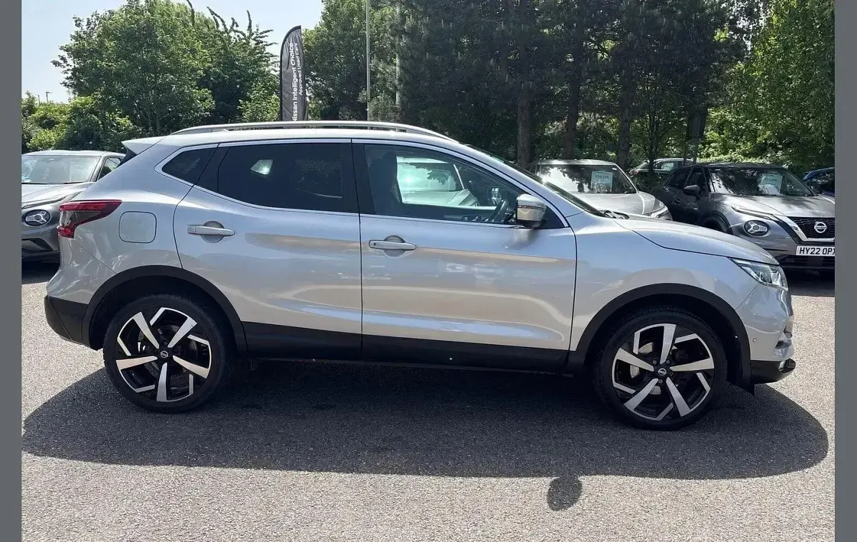 Used Nissan Qashqai Tekna 130 HP (95 kW) 2017 Silver SUV