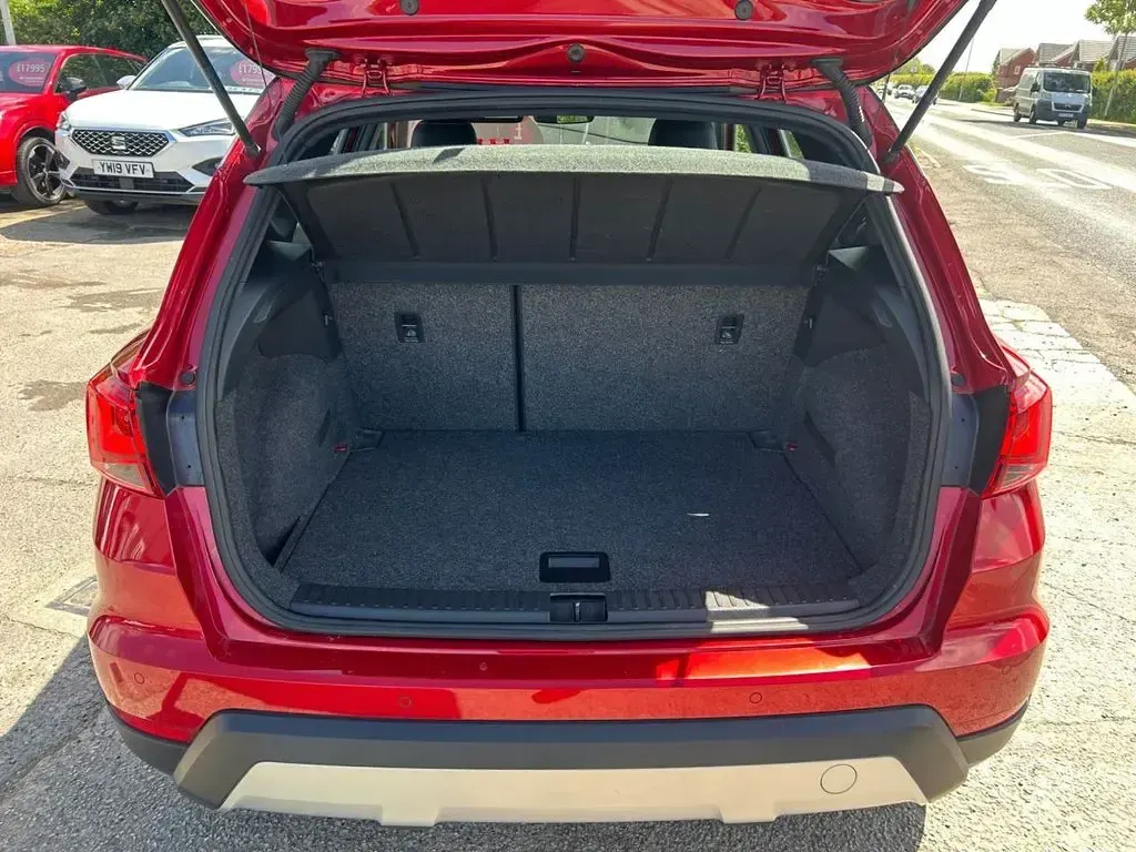 Usado Seat Arona XCELLENCE Lux 115 CV (84 kW) 2019 Rojo SUV