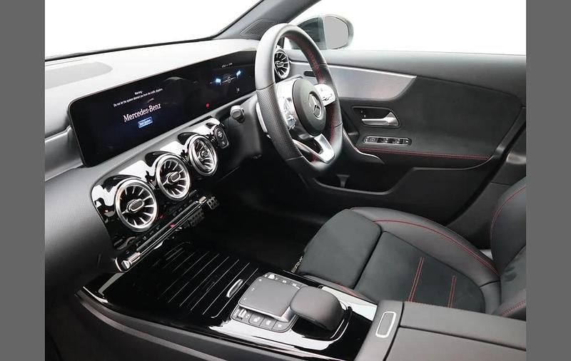 Used Mercedes A180 AMG Line Premium Plus 134 HP (98 kW) 2022 White Hatchback