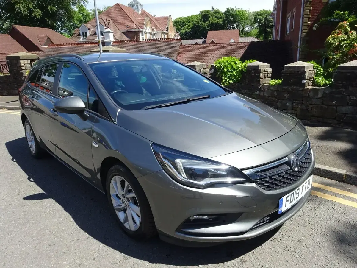 Used Vauxhall Astra S 110 HP (80 kW) 2019 Grey Estate