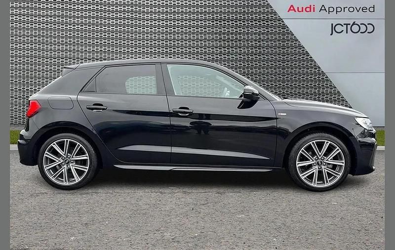 Begagnad Audi A1 S-Line 94 HK (69 kW) 2024 Svart SUV
