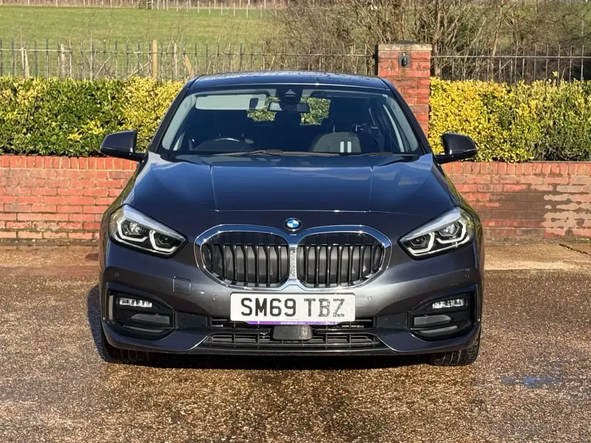 Begagnad BMW 116 Sport Line 2020 Grå Halvkombi