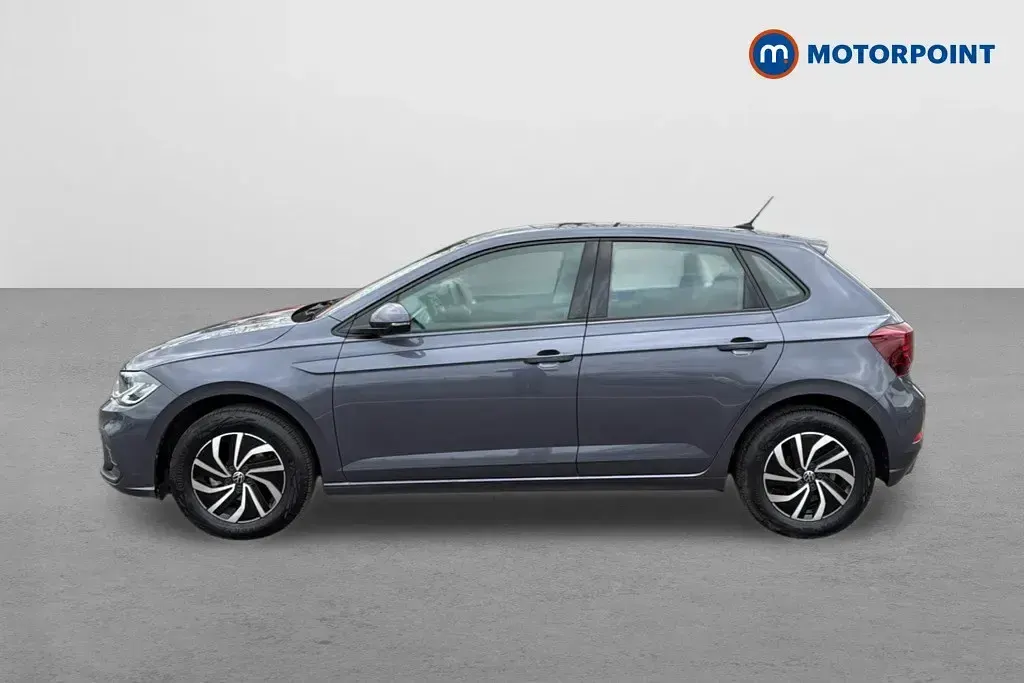 Begagnad VW Polo Life 2024 Grå Halvkombi