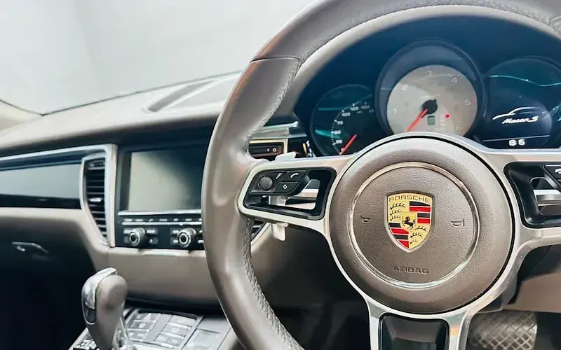 Used Porsche Macan 258 HP (189 kW) 2014 Black SUV