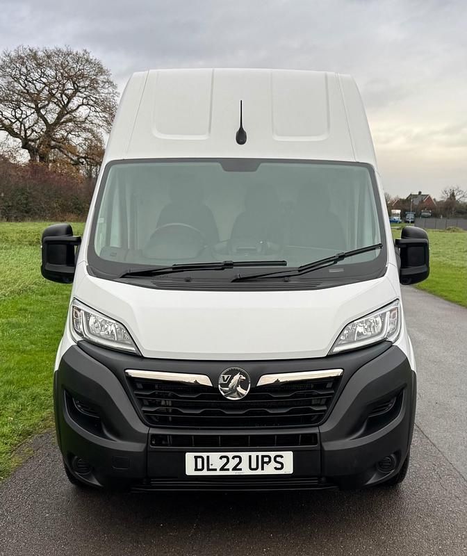 Used Vauxhall Movano 140 HP (102 kW) 2022 White MPV