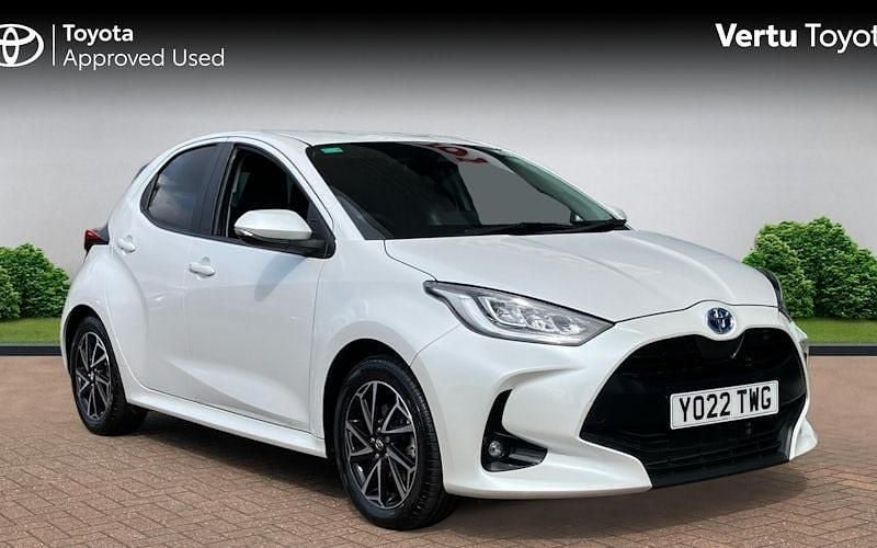 Used 2025 Toyota Yaris Hybrid Design Hatchback | £17,094 (Super price) - Image 1/4