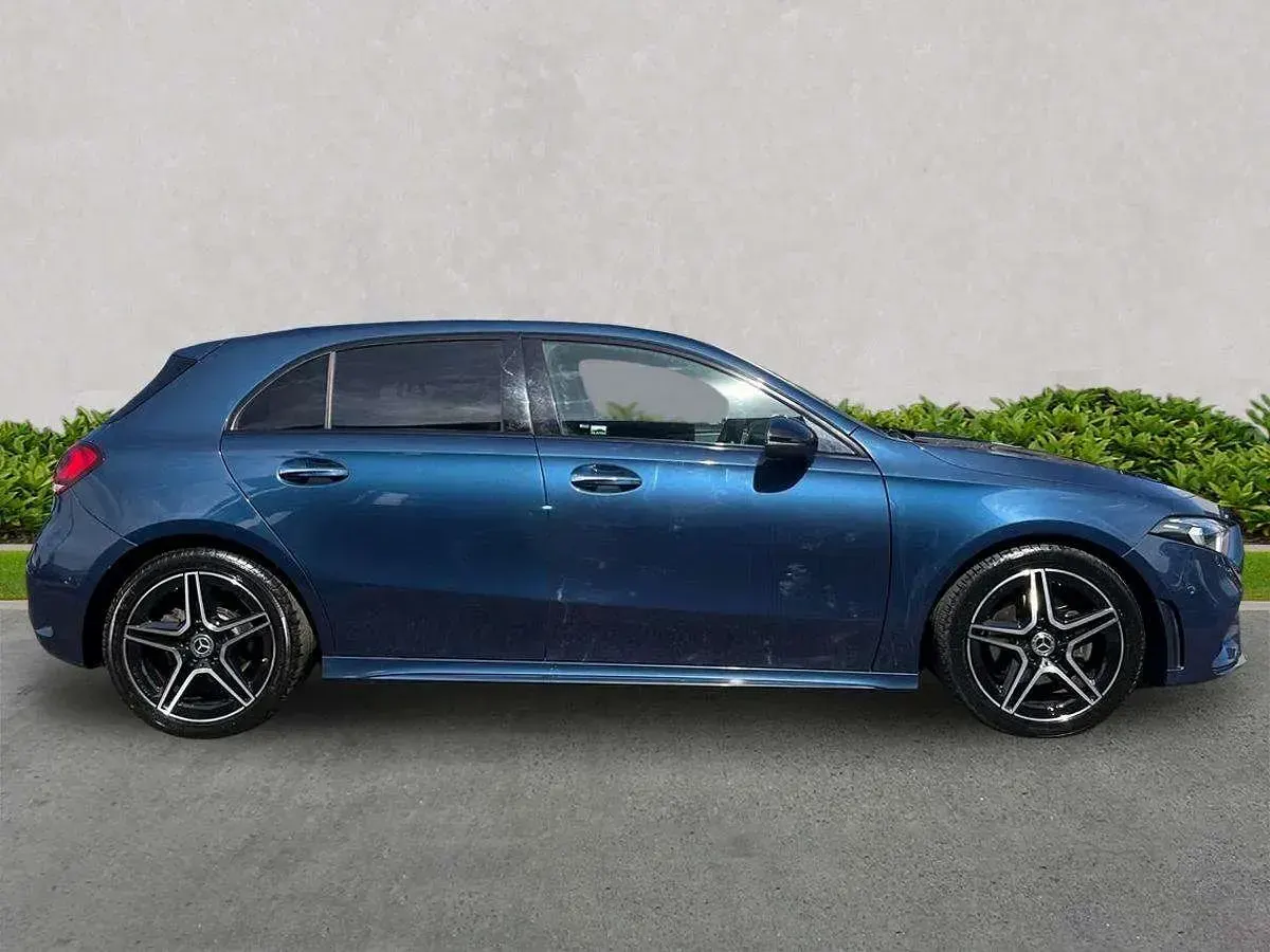 Usado Mercedes A200 AMG Line Premium 2023 Azul Utilitario
