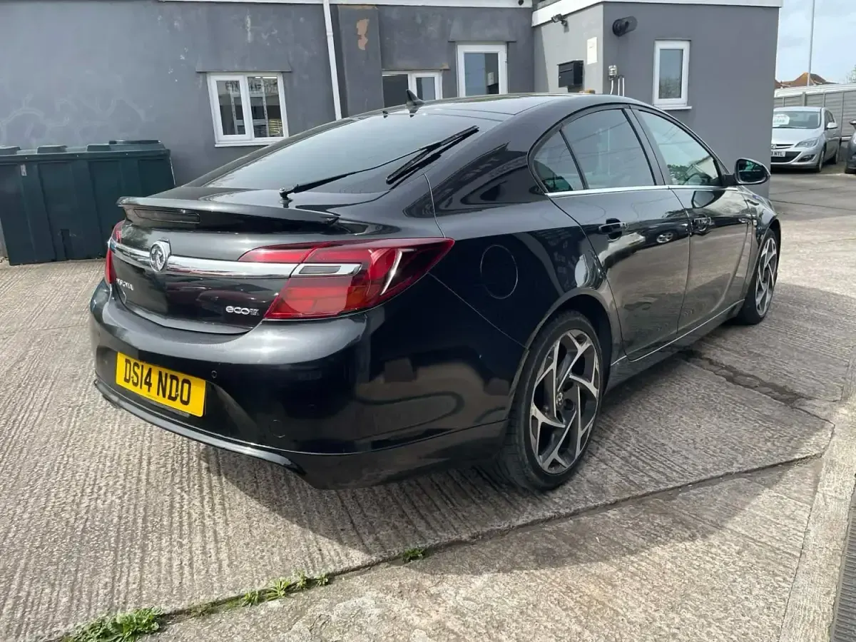 Second-hand Vauxhall Insignia SRi 140 CP (102 kW) 2014 Negru Hatchback