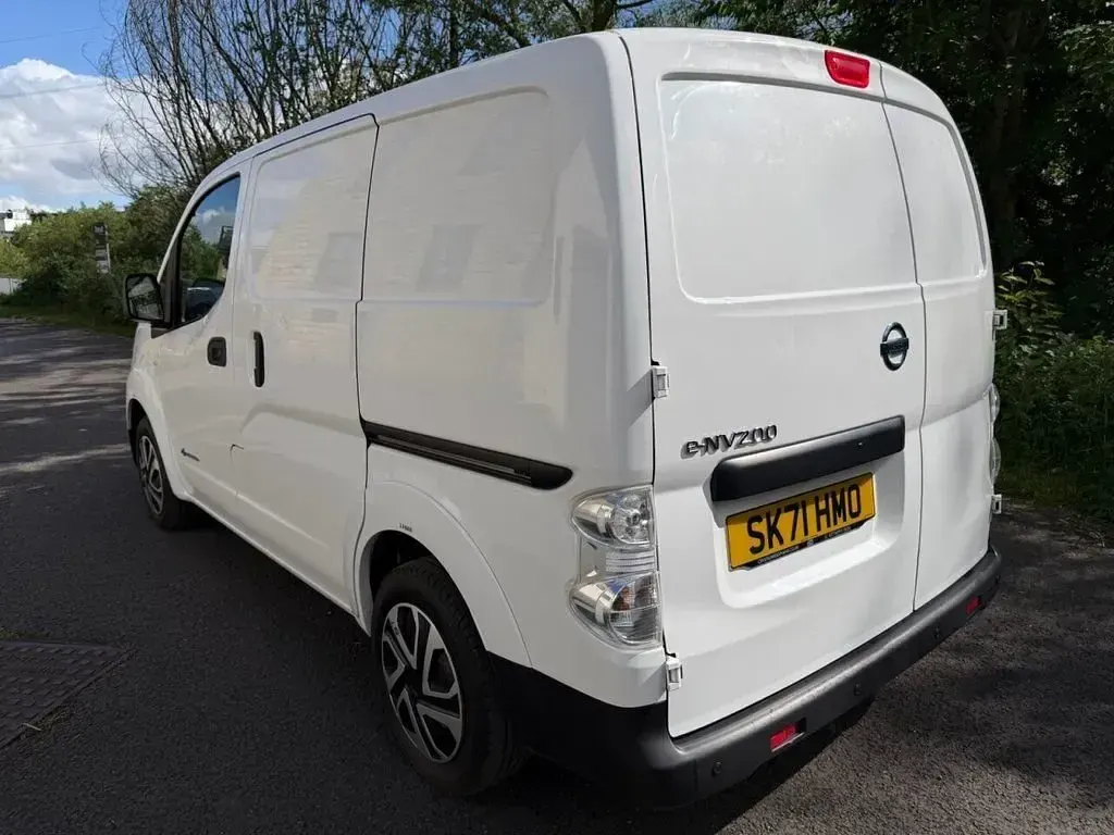 Used Nissan e-NV200 Acenta 80 kW (109 HP) 2021 White MPV
