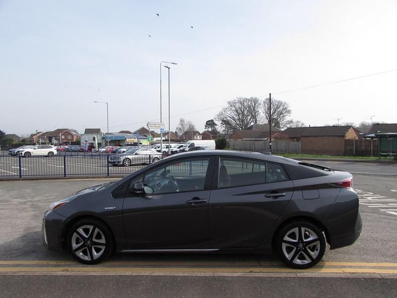 Used Toyota Prius 2016 Grey Hatchback