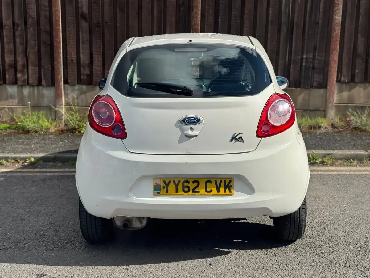 Used Ford Ka S 69 HP (50 kW) 2012 White Hatchback