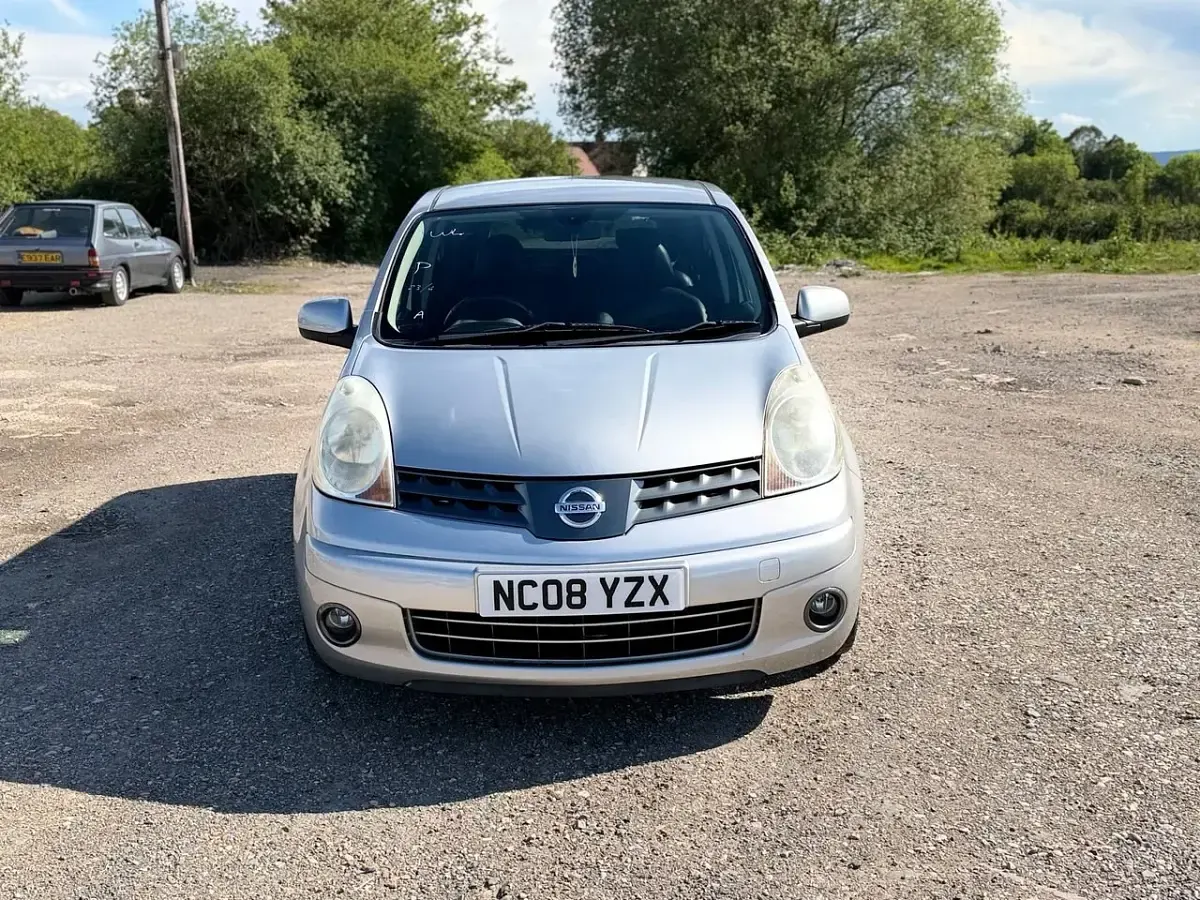 Begagnad Nissan Note Tekna 110 HK (80 kW) 2008 Silver Halvkombi