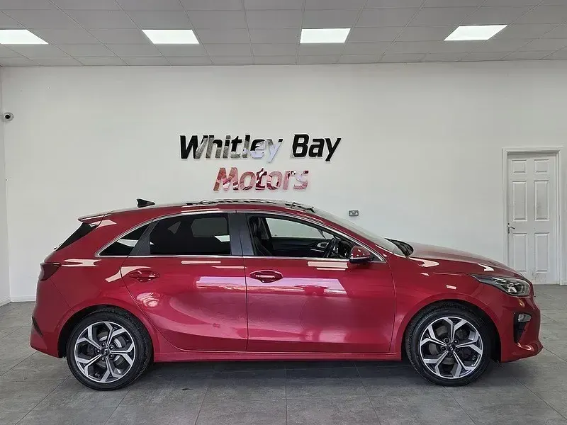 Używany Kia Ceed First Edition 140 KM (102 kW) 2019 Czerwony Hatchback