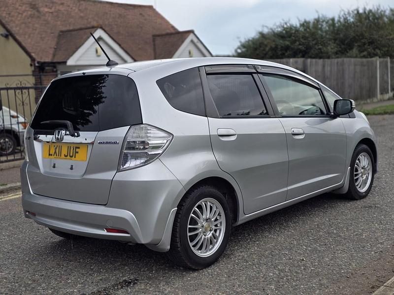 Used Honda Fit Hybrid 117 HP (86 kW) 2011 Silver Hatchback
