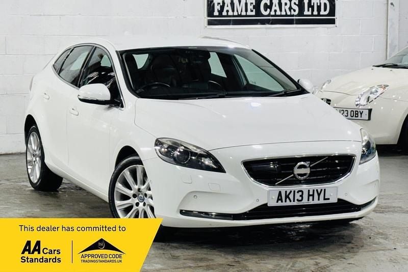 Used Volvo V40 SE Lux 150 HP (110 kW) 2013 White Hatchback