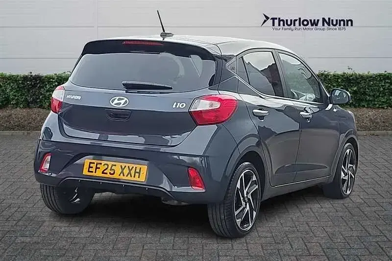 Gebraucht Hyundai i10 Premium 63 PS (46 kW) 2025 Grau Kleinwagen
