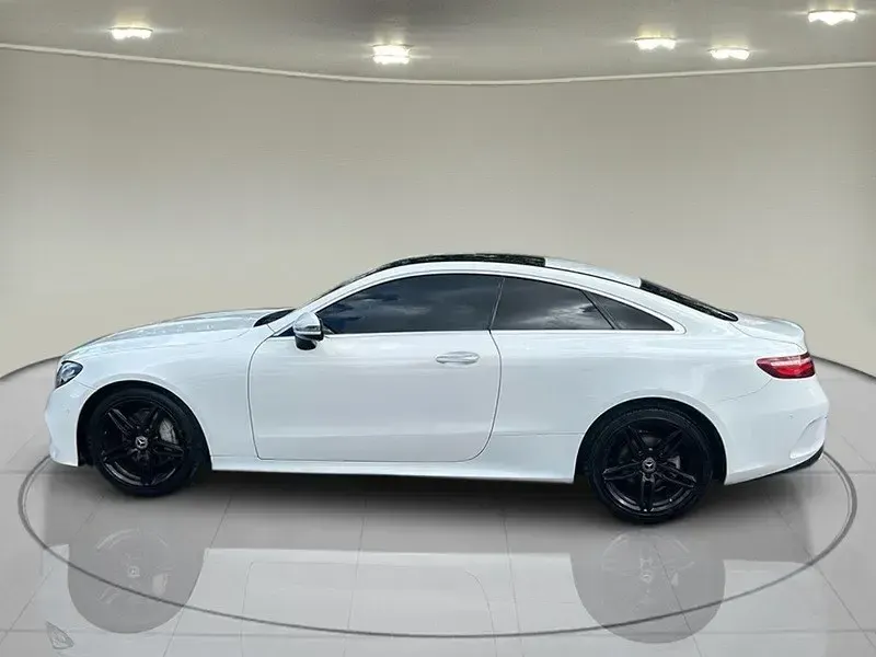 Gebraucht Mercedes E220 AMG Line Premium 2018 Weiß Coupé