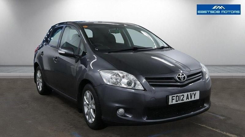 Used Toyota Auris 132 HP (97 kW) 2012 Grey Hatchback