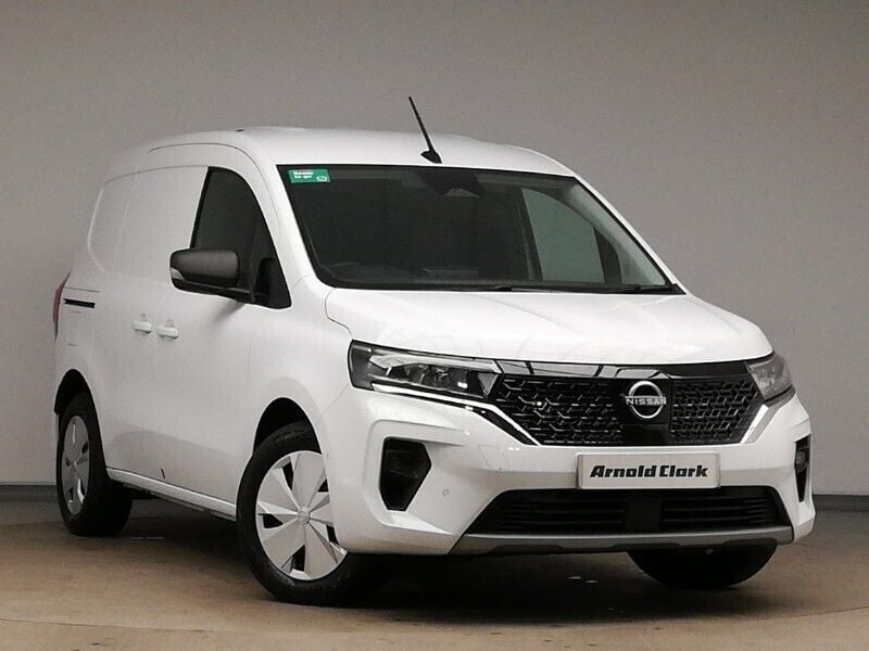 White Used 2023 Nissan Townstar Tekna MPV | £13,998 (Fair price) - Image 1/4