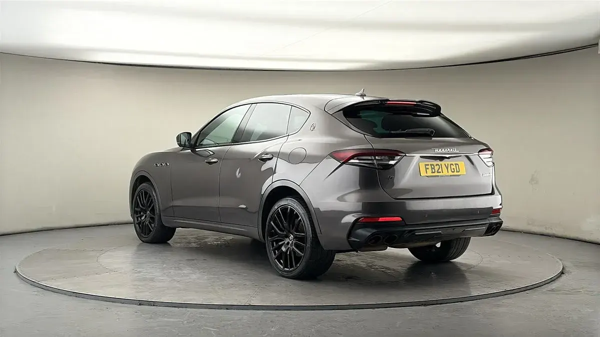 Begagnad Maserati Levante 350 HK (257 kW) 2021 Grå SUV