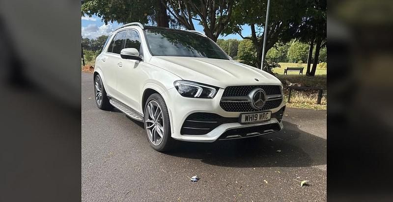 White Used 2019 Mercedes GLE350 AMG line Estate | £34,990 (Fair price) - Image 1/3