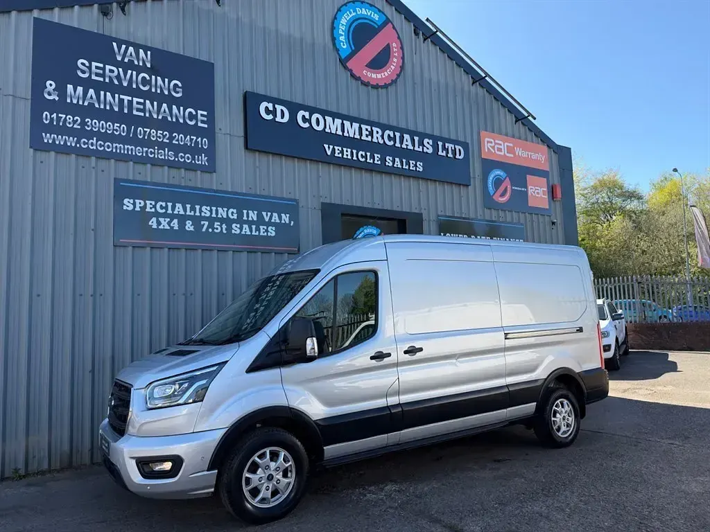 Begagnad Ford Transit Limited 2022 Silver