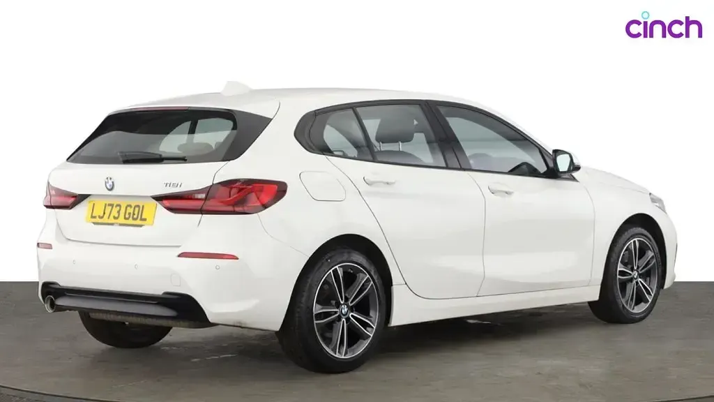 Used BMW 118 Sport Line 2023 White Hatchback