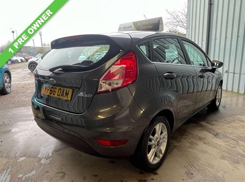 Used Ford Fiesta Zetec 75 HP (55 kW) 2016 Grey Hatchback